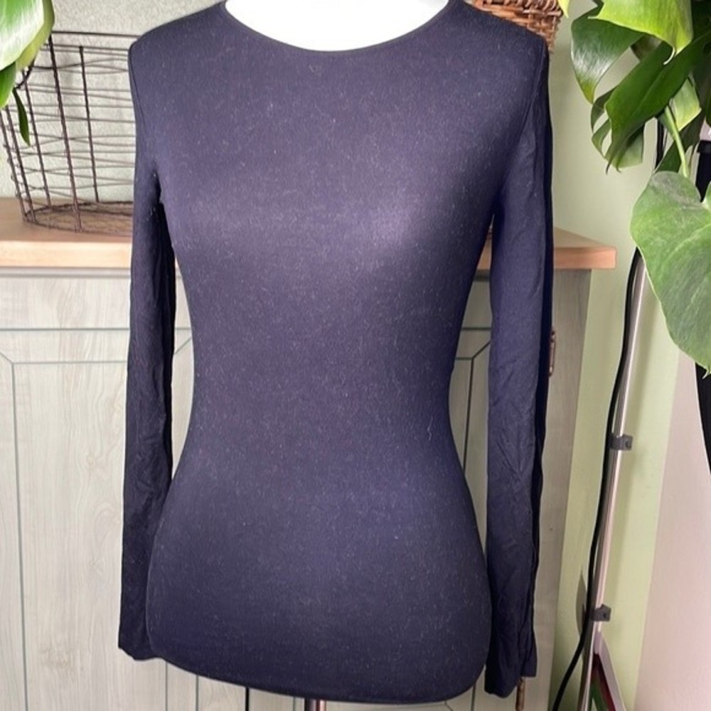 Hanro of Switzerland small black basic staple